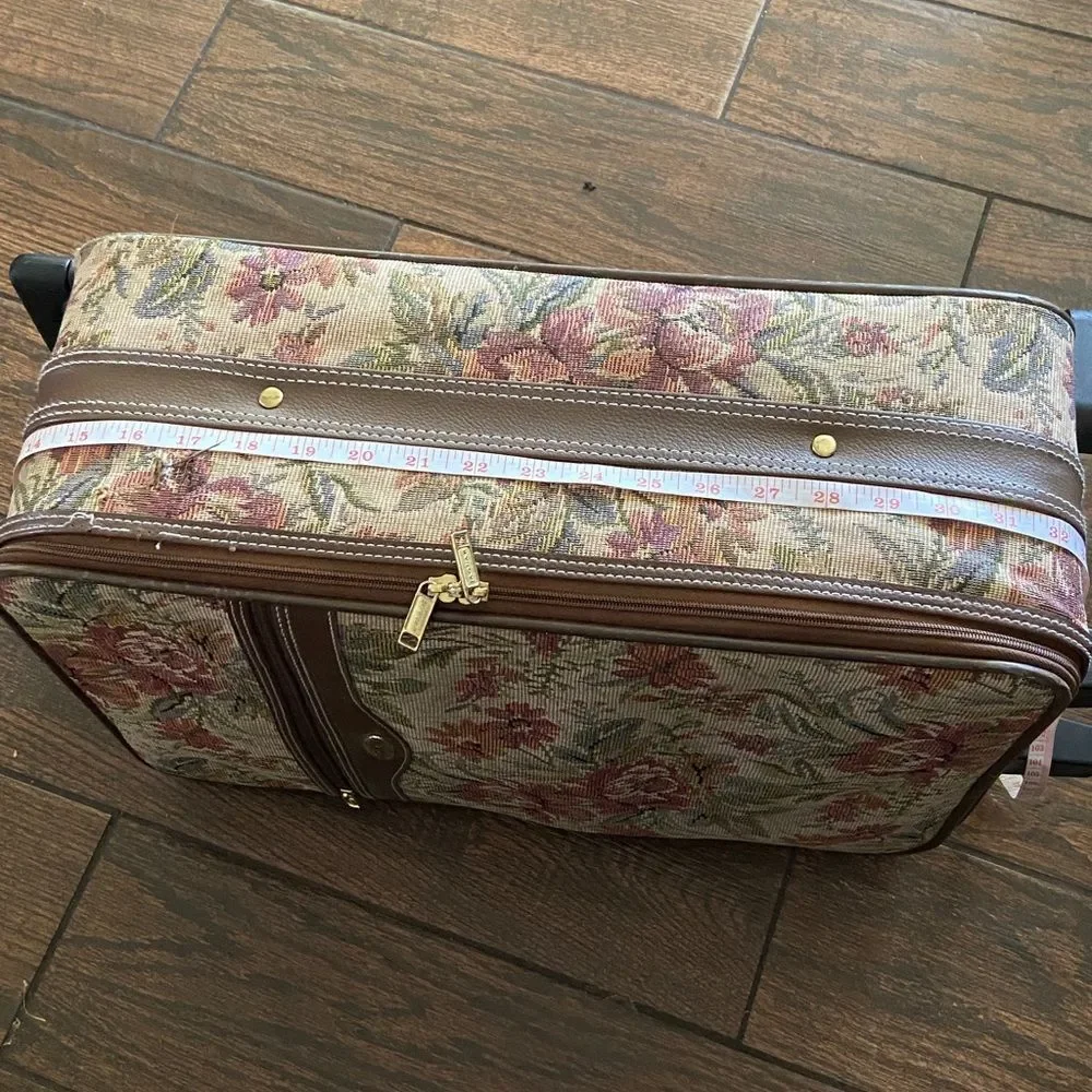 VTG,Jaguar Tapestry Elegant Brown Patterned Unisex Travel Suitcase Size Medium